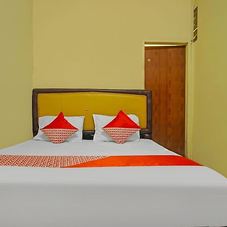 Oyo 92577 Hotel Sidikalang Near Kejaksaan Negeri Dairi 外观 照片