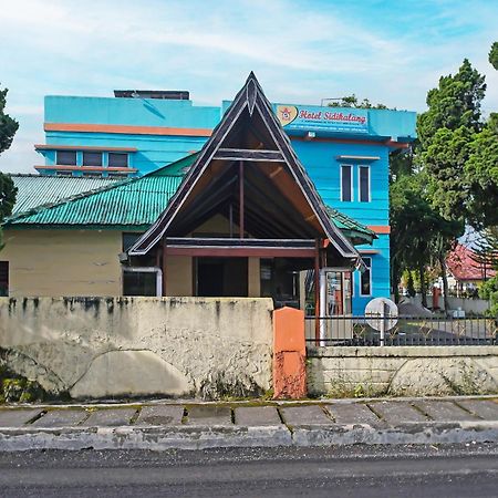 Oyo 92577 Hotel Sidikalang Near Kejaksaan Negeri Dairi 外观 照片