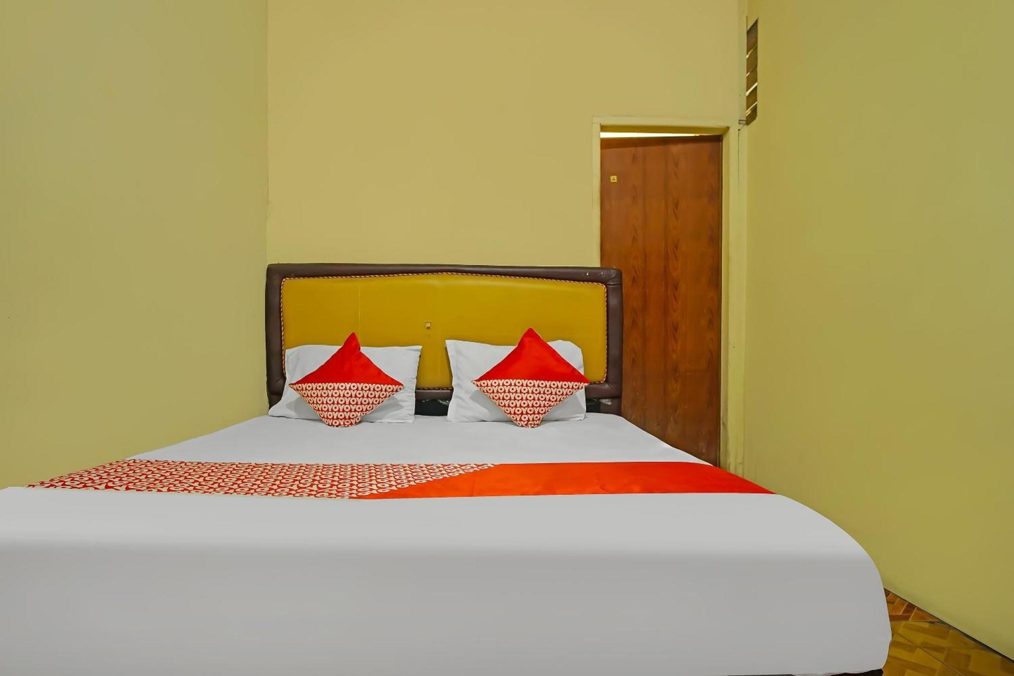 Oyo 92577 Hotel Sidikalang Near Kejaksaan Negeri Dairi 外观 照片