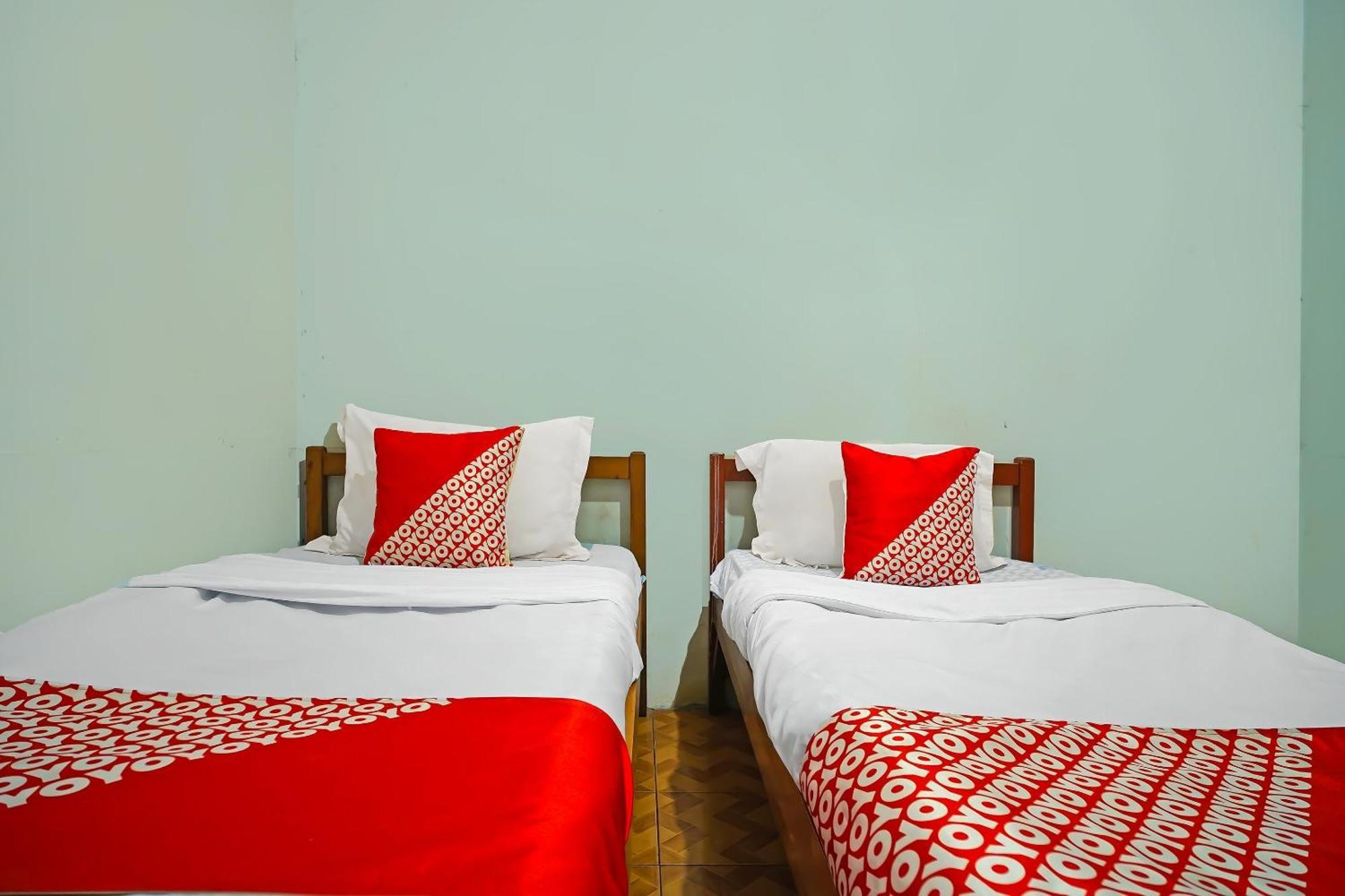 Oyo 92577 Hotel Sidikalang Near Kejaksaan Negeri Dairi 外观 照片