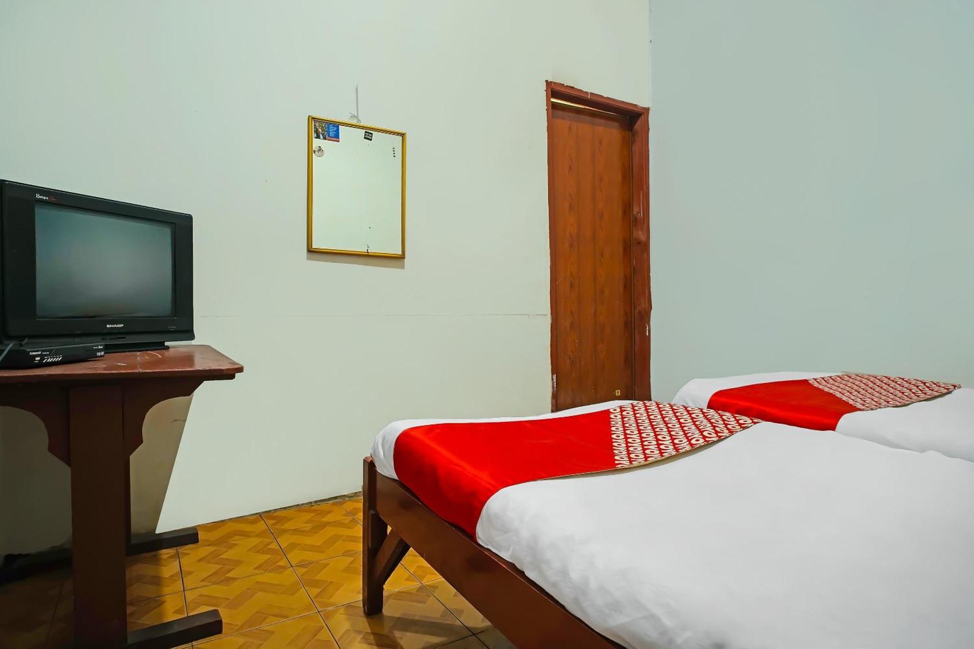 Oyo 92577 Hotel Sidikalang Near Kejaksaan Negeri Dairi 外观 照片