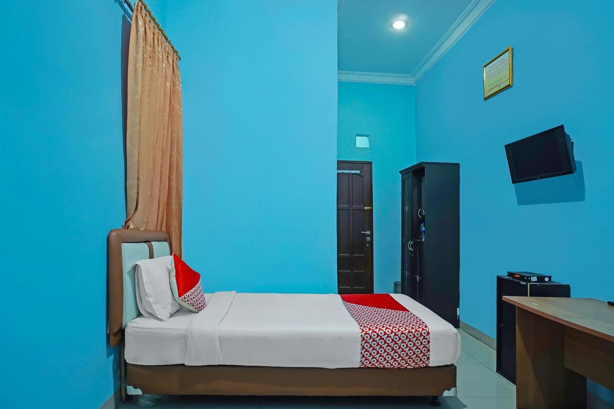 Oyo 92577 Hotel Sidikalang Near Kejaksaan Negeri Dairi 外观 照片