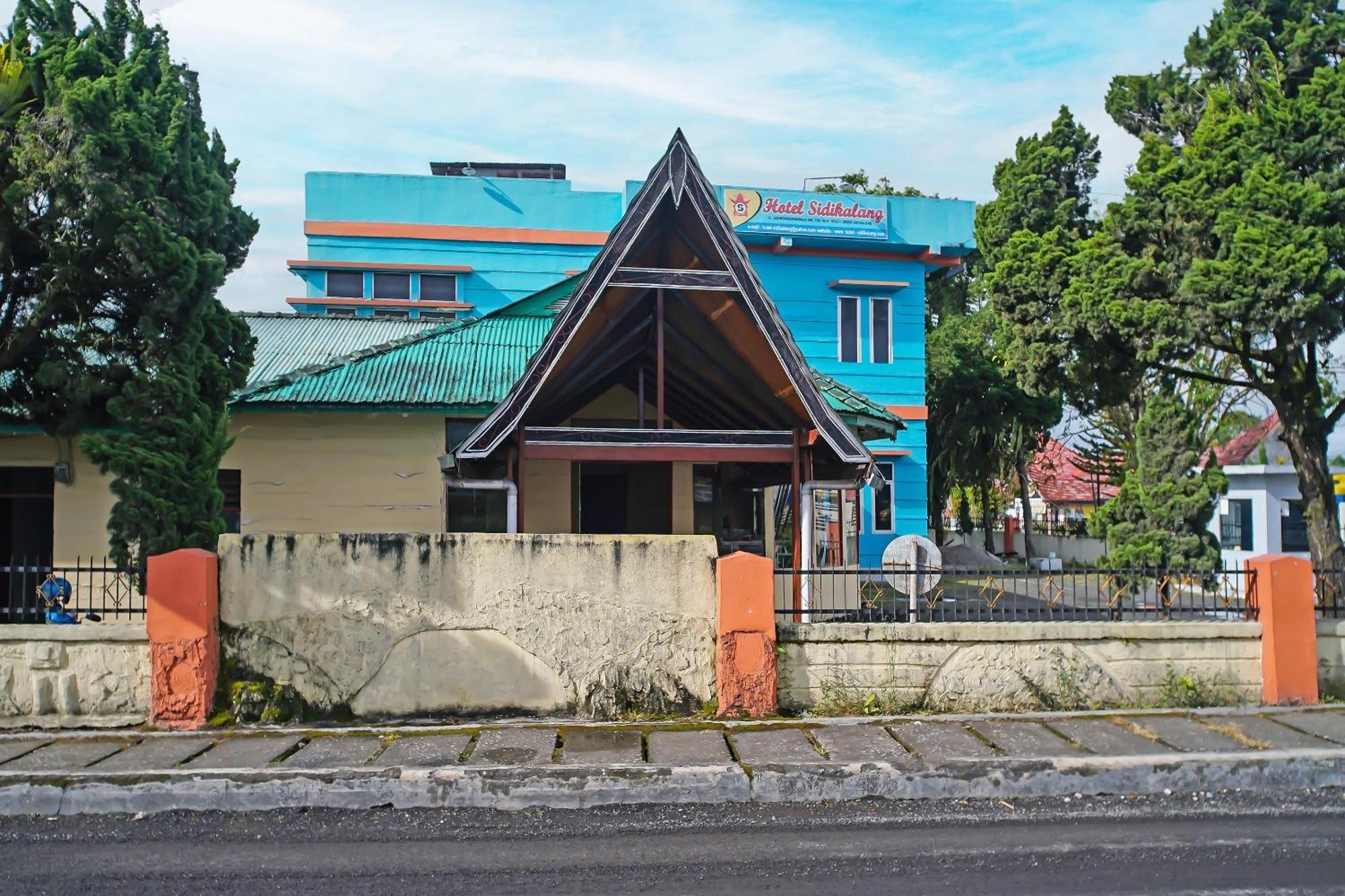 Oyo 92577 Hotel Sidikalang Near Kejaksaan Negeri Dairi 外观 照片