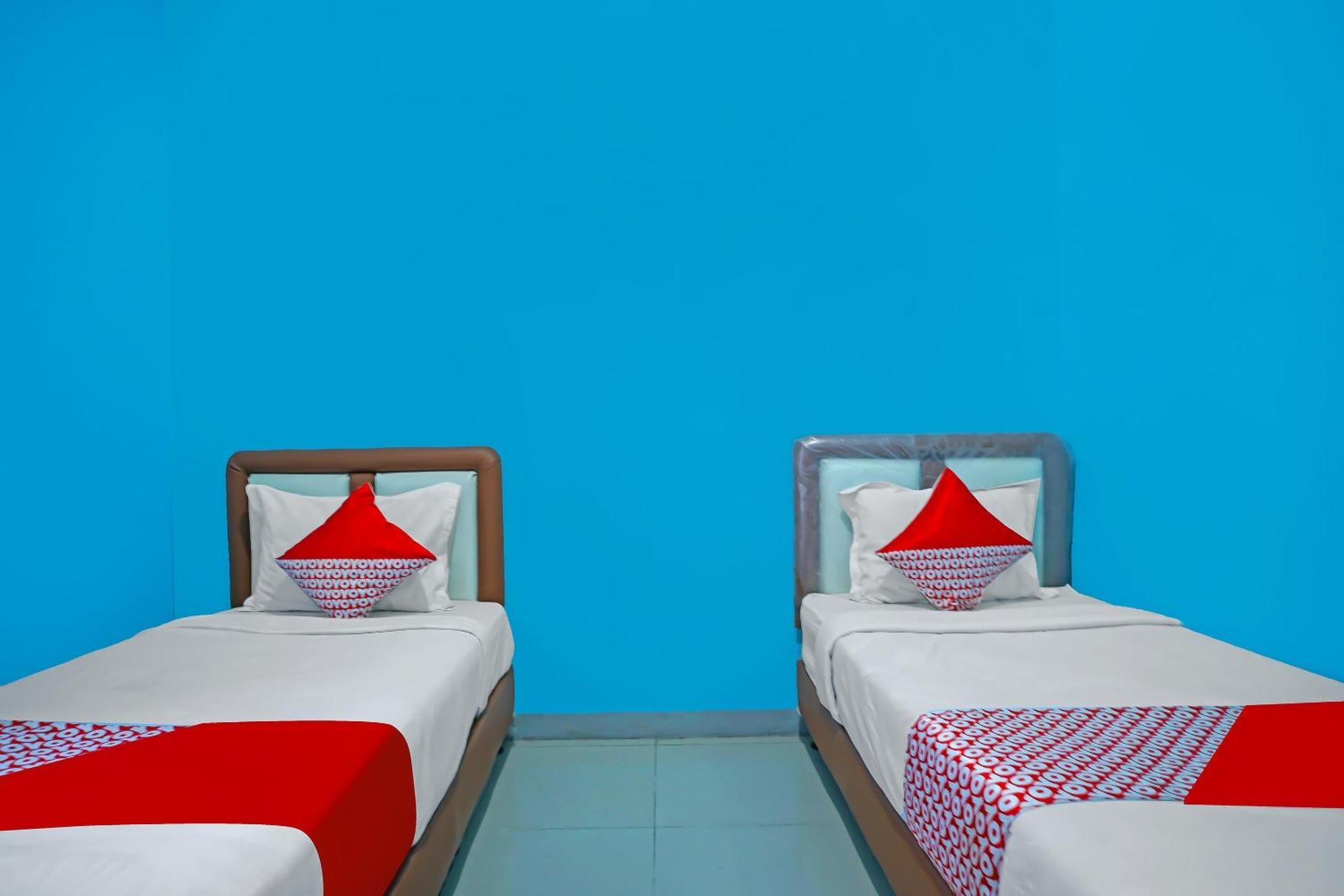 Oyo 92577 Hotel Sidikalang Near Kejaksaan Negeri Dairi 外观 照片
