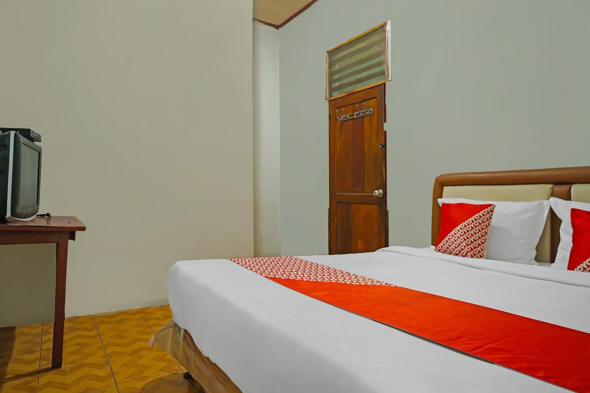 Oyo 92577 Hotel Sidikalang Near Kejaksaan Negeri Dairi 外观 照片