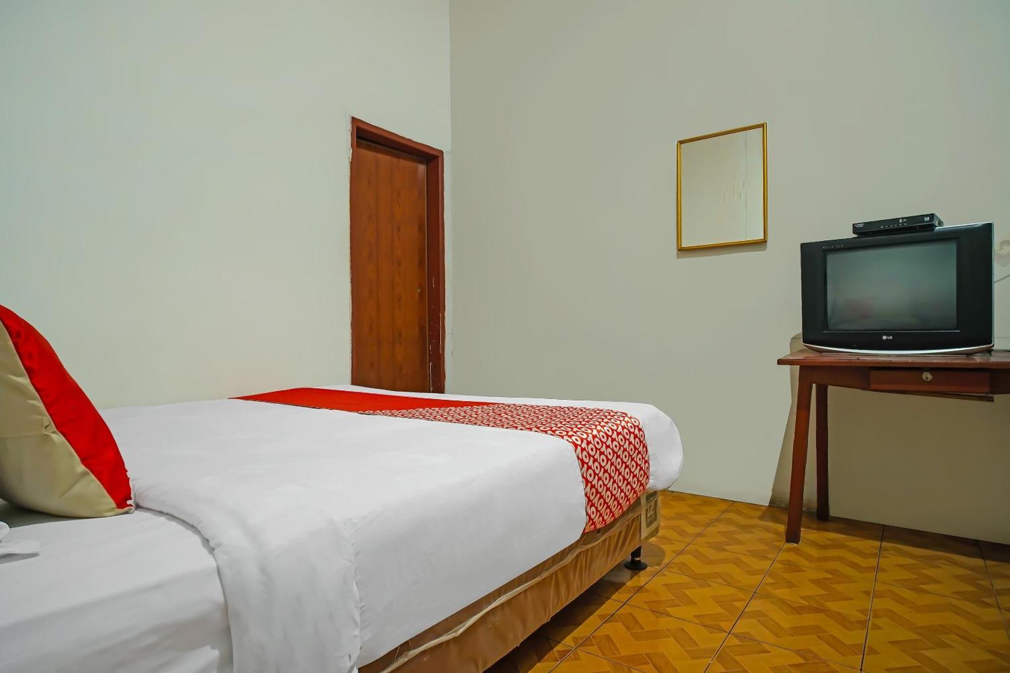 Oyo 92577 Hotel Sidikalang Near Kejaksaan Negeri Dairi 外观 照片