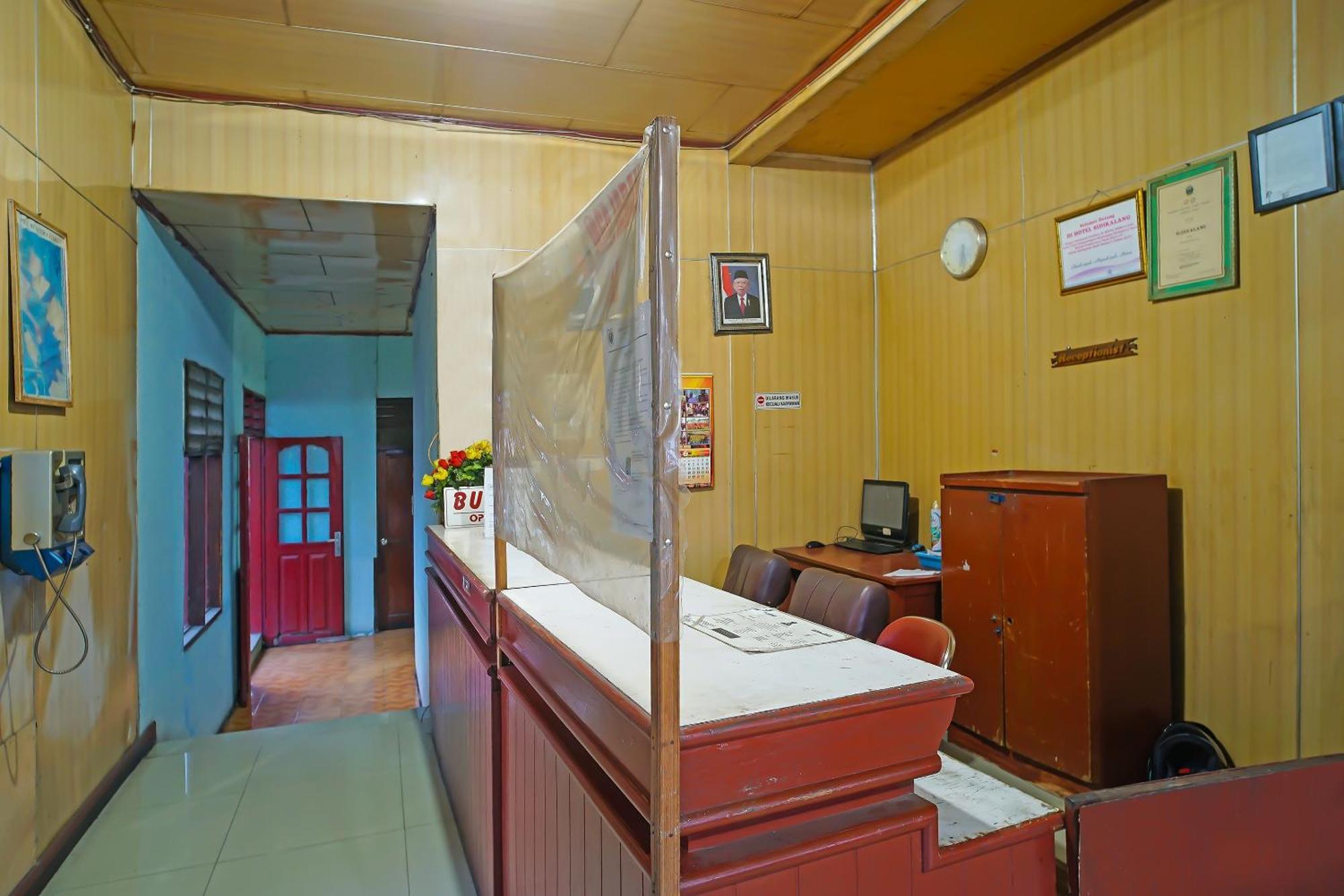 Oyo 92577 Hotel Sidikalang Near Kejaksaan Negeri Dairi 外观 照片