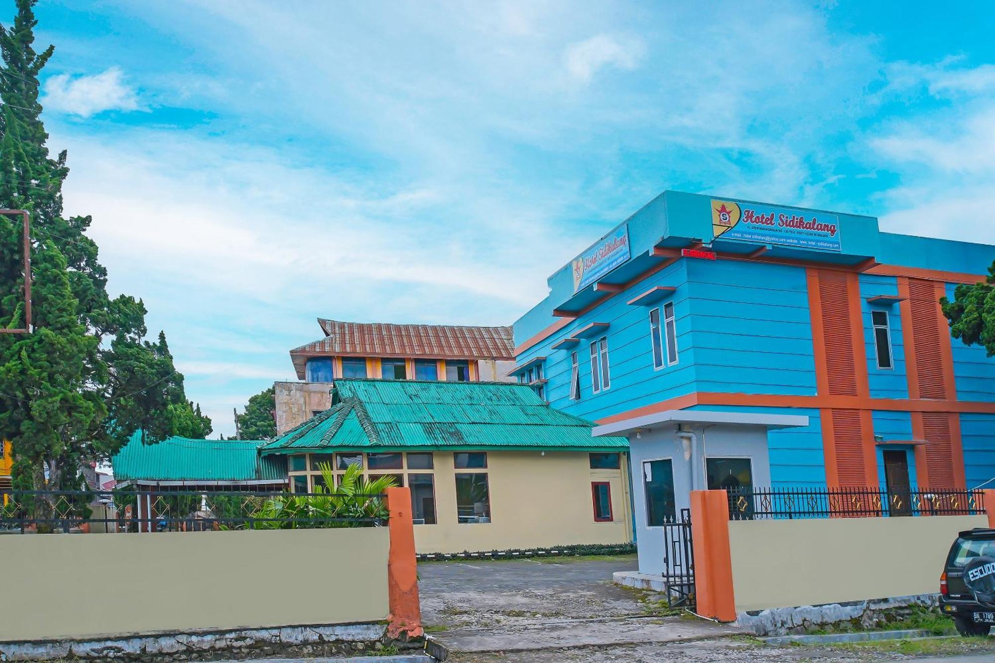 Oyo 92577 Hotel Sidikalang Near Kejaksaan Negeri Dairi 外观 照片