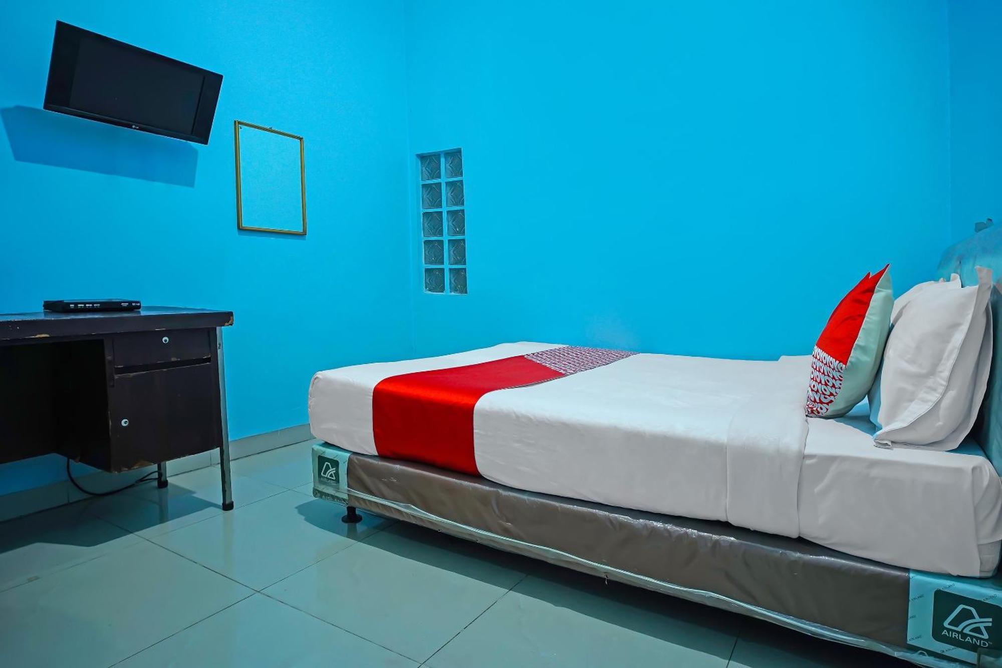 Oyo 92577 Hotel Sidikalang Near Kejaksaan Negeri Dairi 外观 照片