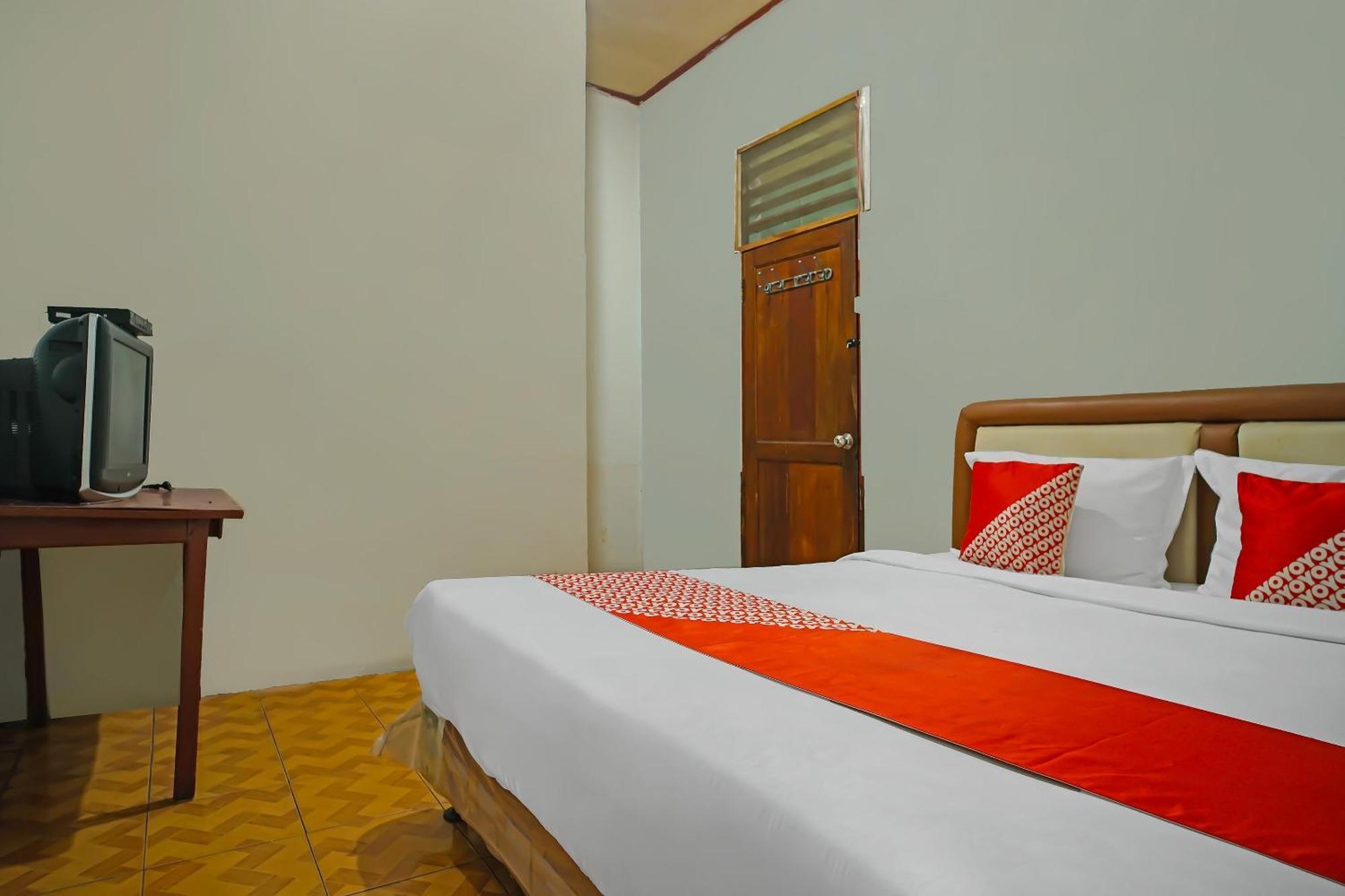 Oyo 92577 Hotel Sidikalang Near Kejaksaan Negeri Dairi 外观 照片